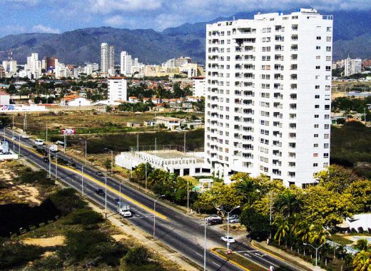 Reactivación turística en Margarita: esperan hasta 27 vuelos diarios en Semana Santa https://eltiempove.com/hasta-27-vuelos-diarios-estaran-llegando-a-margarita-esta-semana-santa/ Isla de Margarita temblor