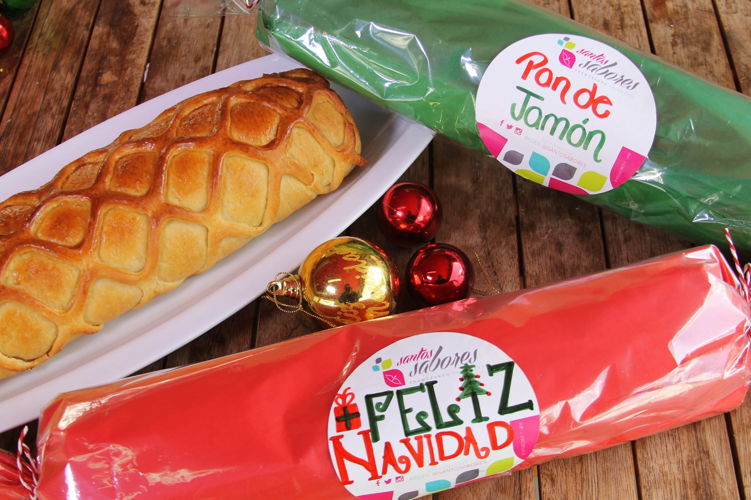 Santos Sabores hallacas y pan de jamón