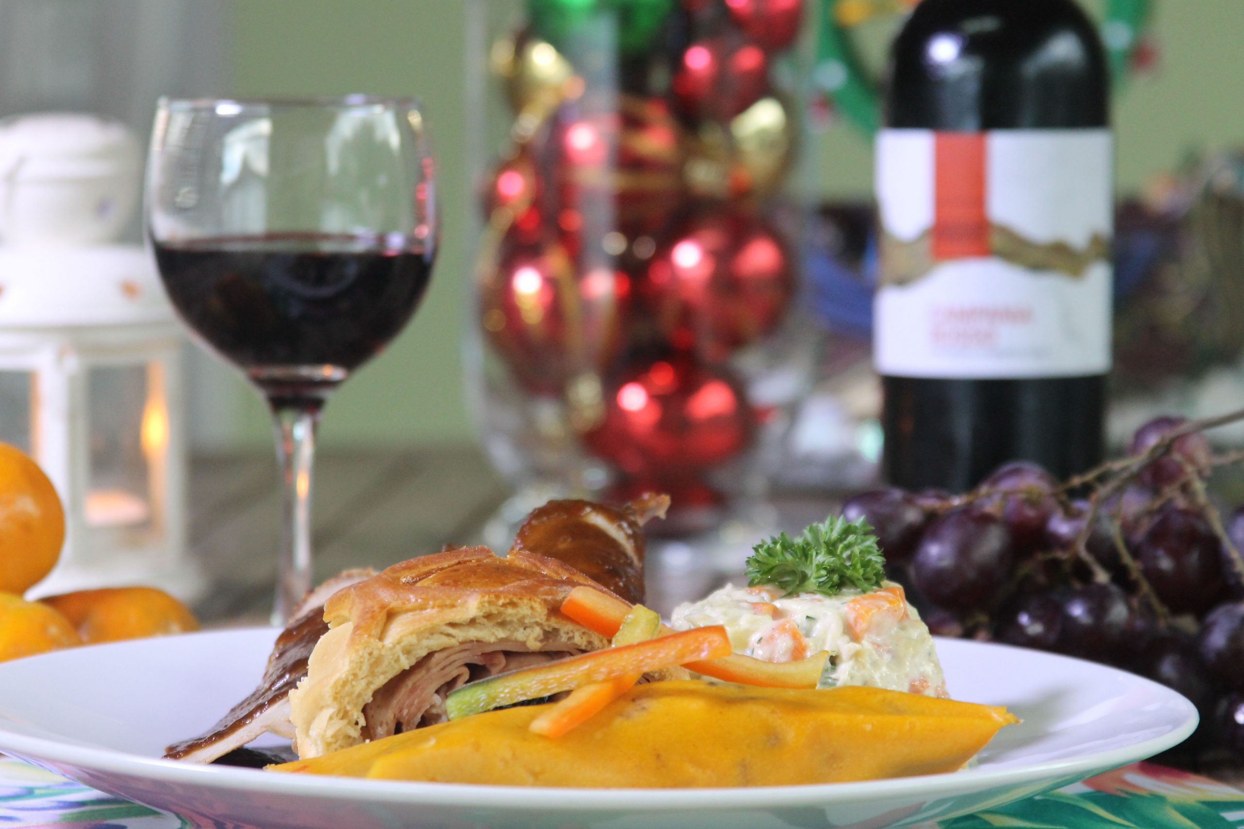 Santos Sabores hallacas y pan de jamón