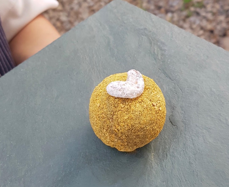 bombón de piñonate