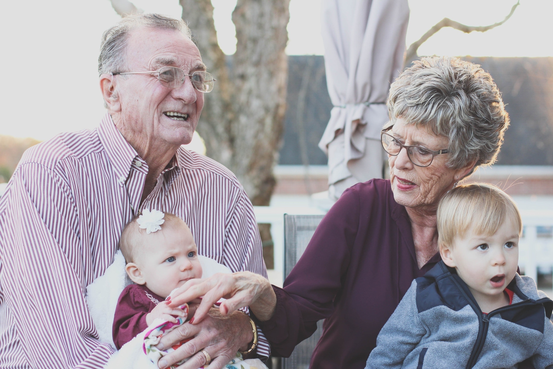familia abuelos nieto