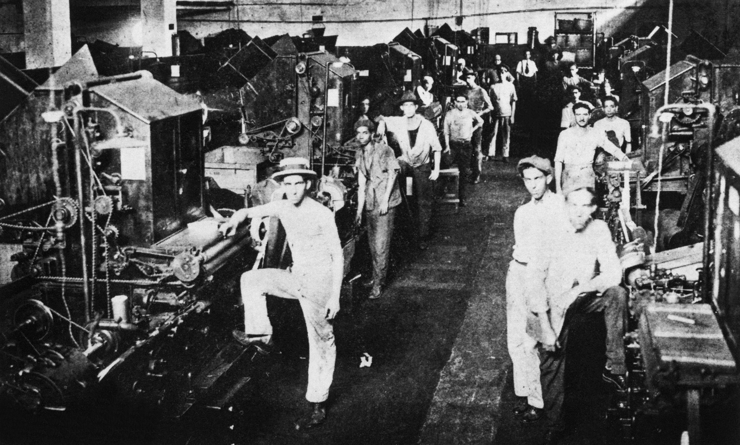 Sala de máquinas de Cigarrera Bigott en Maripérez, año 1934