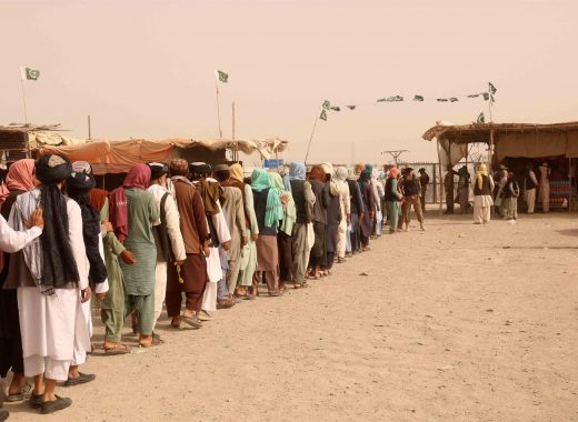 China saluda a los talibanes