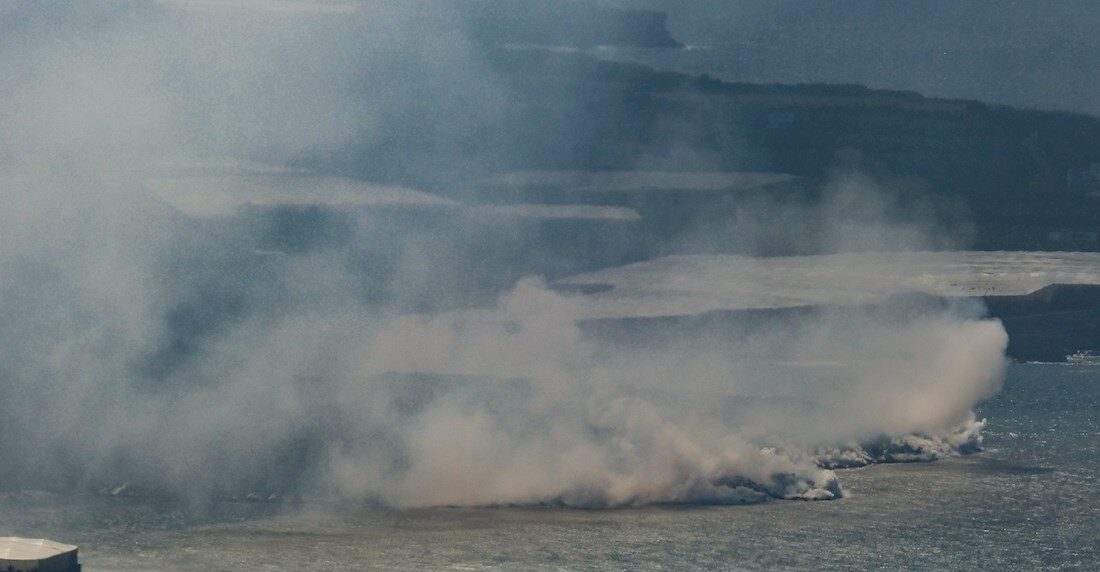 Lava del volcán Cumbre Vieja, en La Palma llega al mar