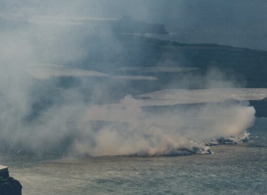 Lava del volcán Cumbre Vieja, en La Palma llega al mar