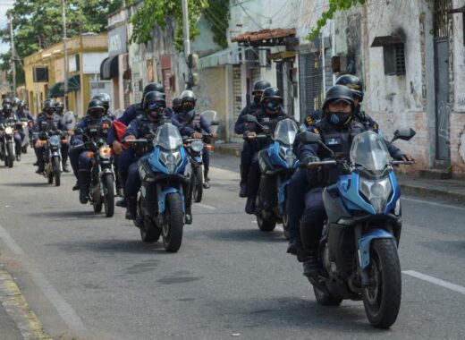 policías y militares