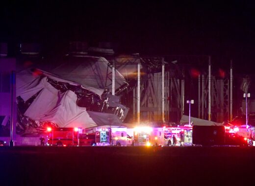 Tornados en Estados Unidos arrasan hasta depósito de Amazon. Foto AFP