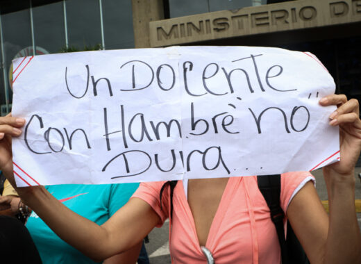 Día del Maestro, profesores protestasn canasta básica