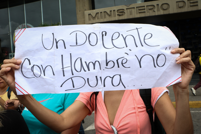 Día del Maestro, profesores protestasn canasta básica