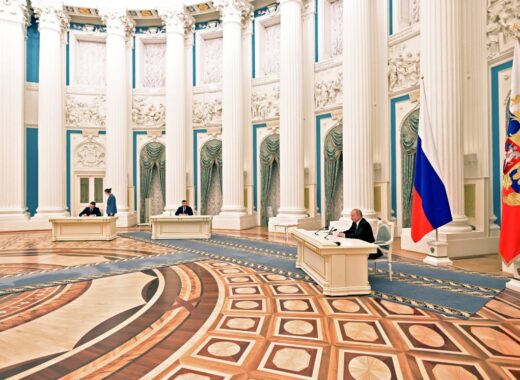 Putin reconoce independencia de territorios de Ucrania