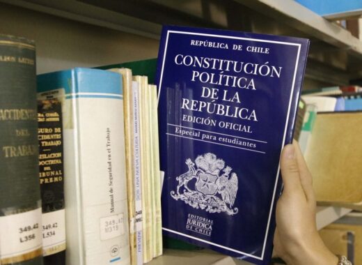 Recurso de amparo Venezuela ha tenido 26 constituciones. En 213 años y siete meses de historia republicana o, mejor dicho, de intentos de tenerla, sería a un promedio aproximado de ocho años y medio por constitución. La actual, con veinticuatro, ya supera el promedio, aún cuando sea discutible si su edad equivale a vigencia efectiva
