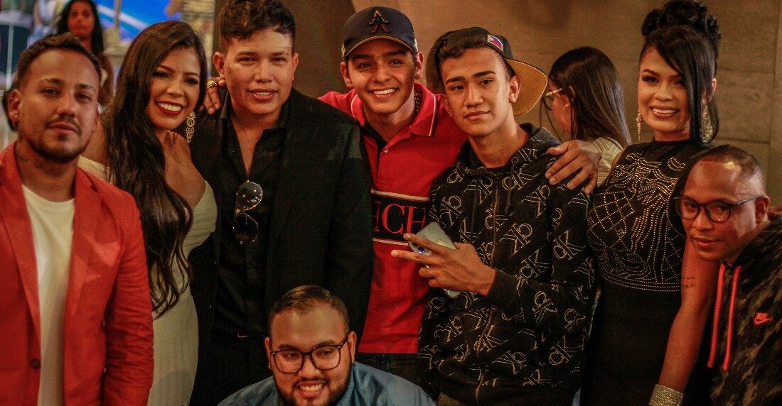 Azotes en Llamas, elenco