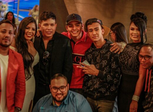 Azotes en Llamas, elenco