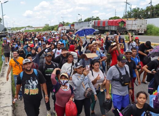 Migrantes venezolanos en la caravana que va rumbo a la frontera norte de México