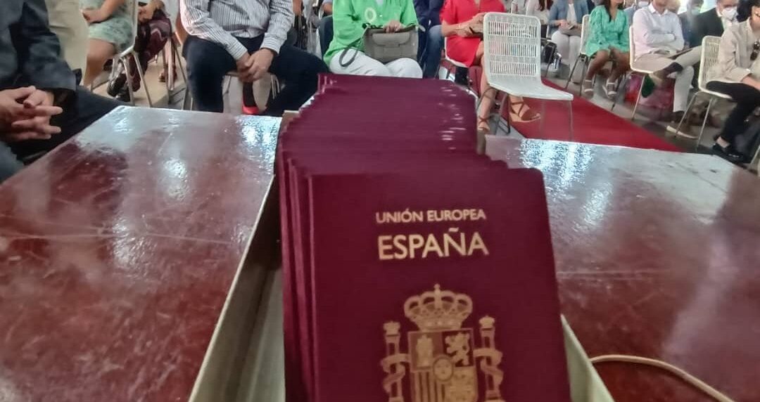Sefardíes venezolanos reciben pasaporte español. Foto Olga Maribel Navas