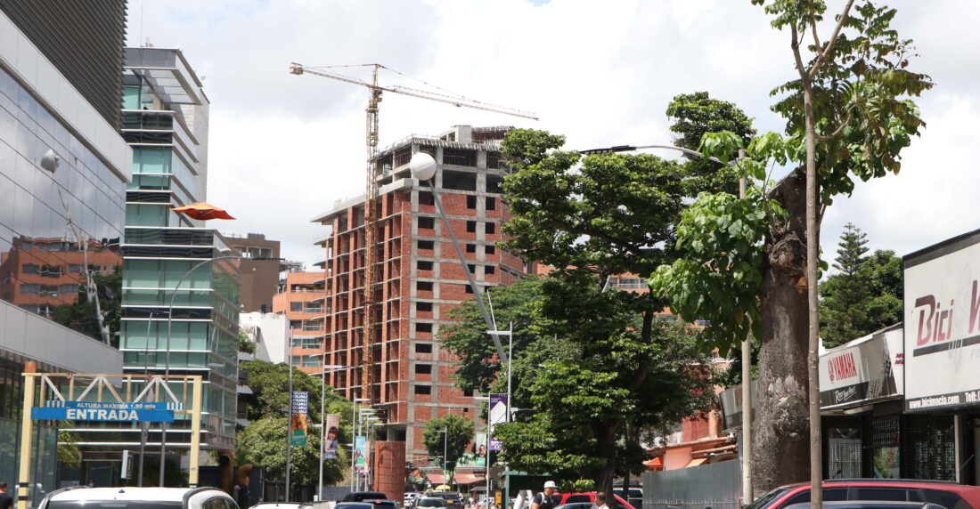 Baruta, barrio Las Mercedes, donde brotan edificios a diestra y siniestra Foto Daniel Hernández/El Estímulo