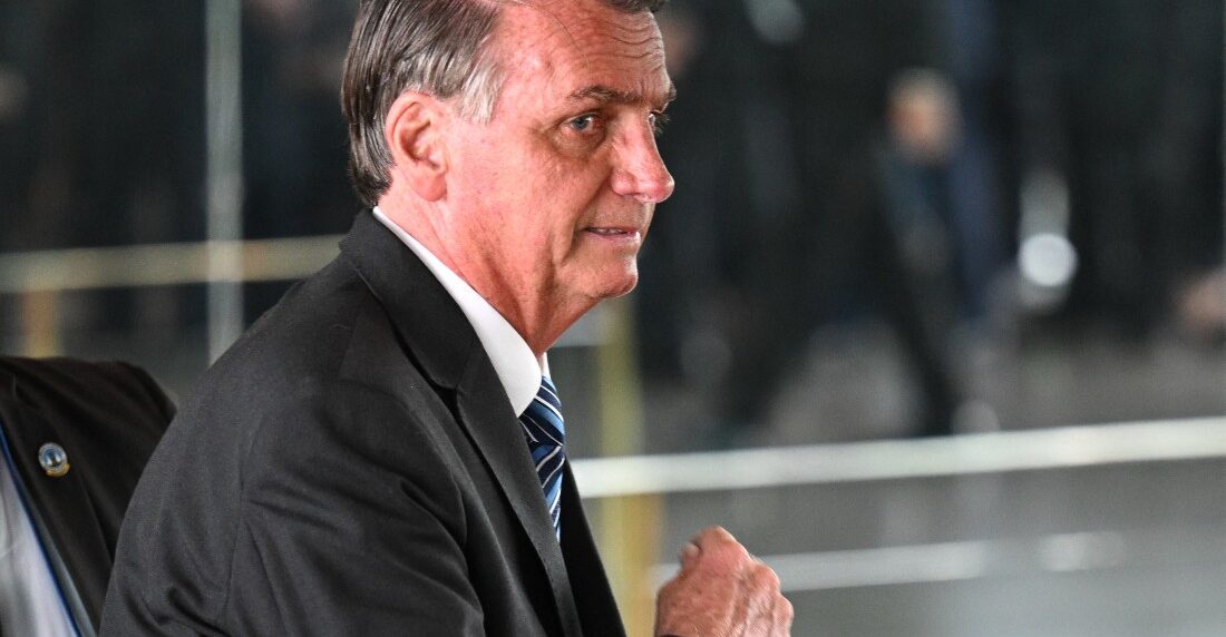 Bolsonaro acata Constitución AFP