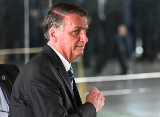 Bolsonaro acata Constitución AFP