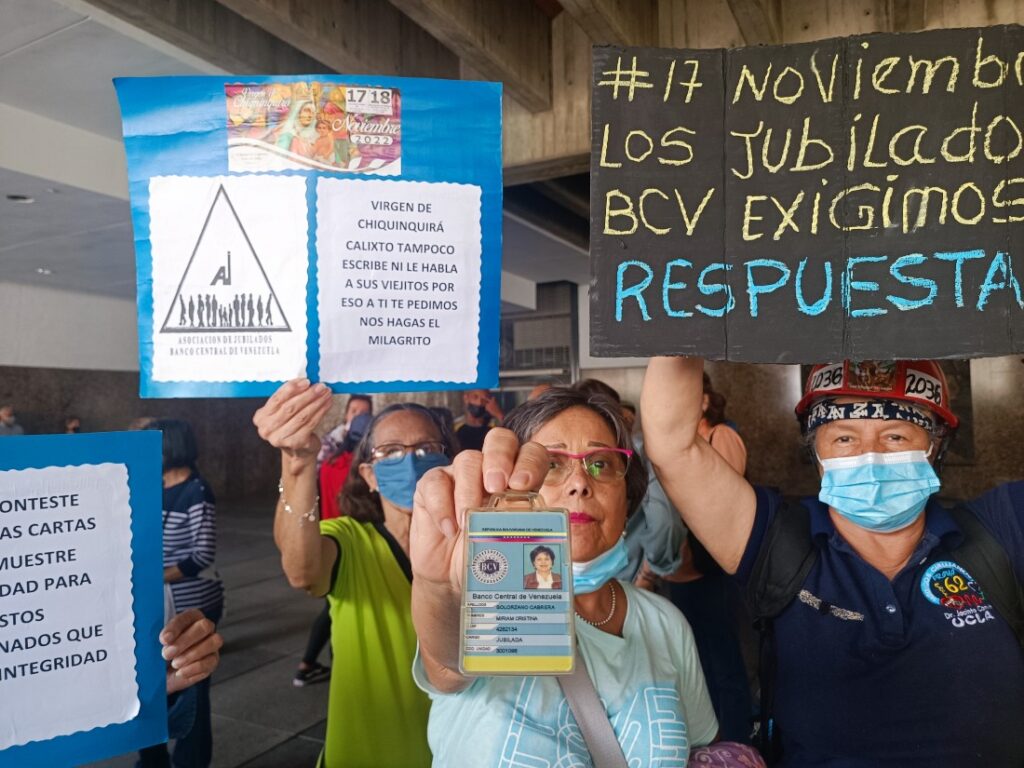 Pensionados jubilados del Banco Central de Venezuela (BCV) reclaman sus derechos  