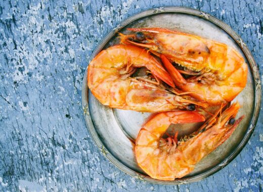 platos con pescado y mariscos