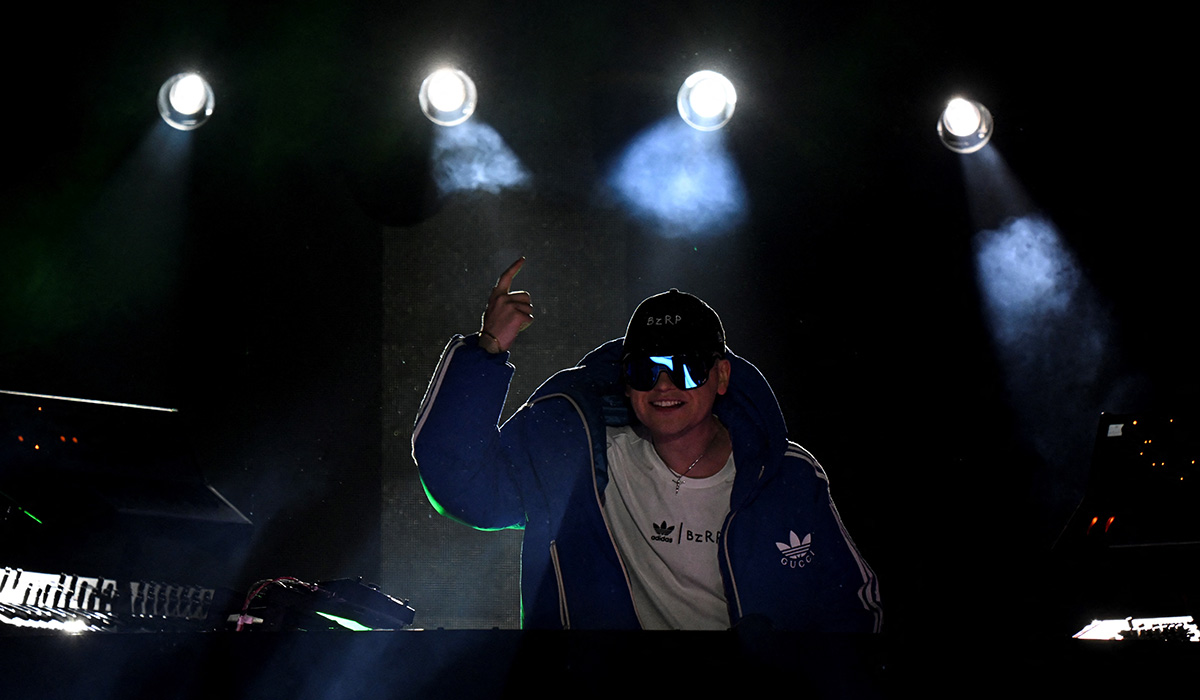 Bizarrap se estrena solo ante 20 mil personas | UB