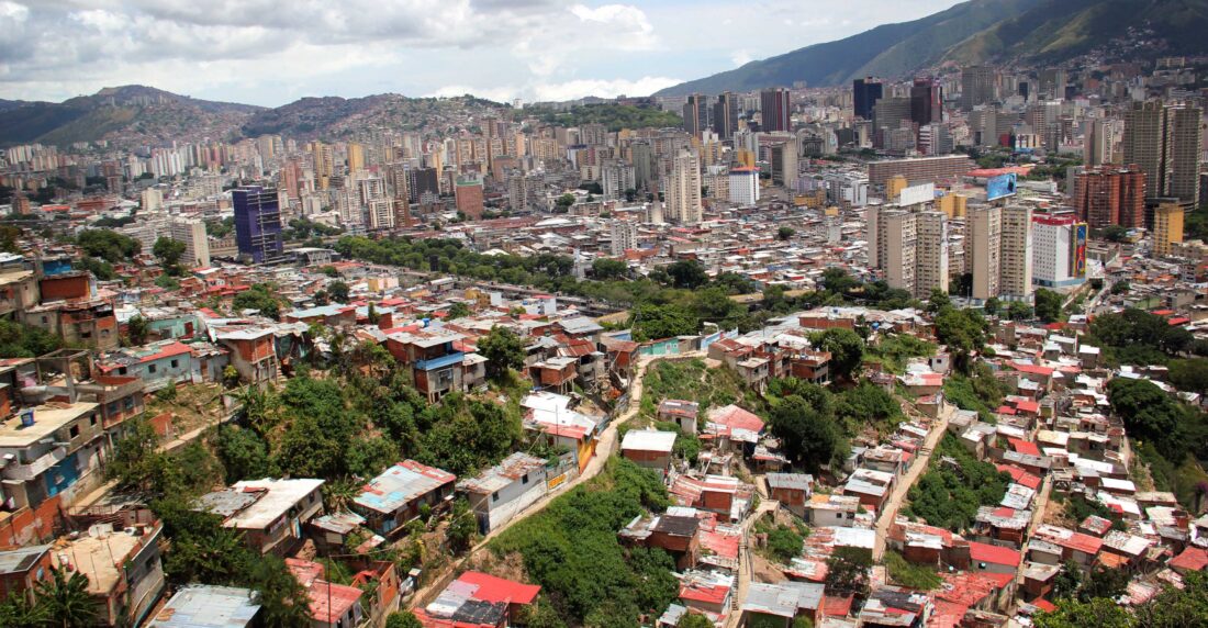 Caracas, en Venezuela las casas quedan solas
