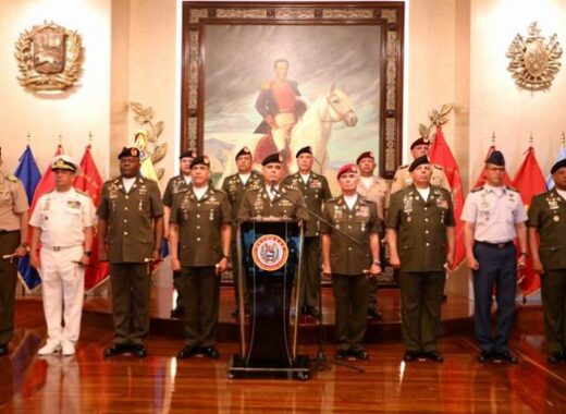 Militares ratifican apoyo a Maduro