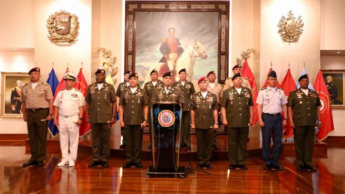 Militares ratifican apoyo a Maduro