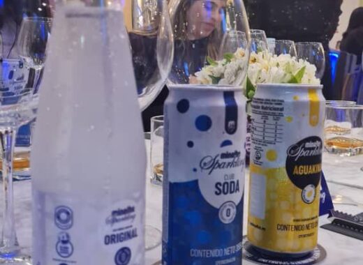soda y aguakina