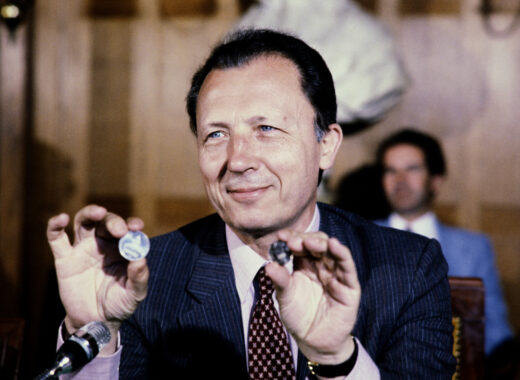 Jacques Delors, en 1982, durante lanzamiento del Euro