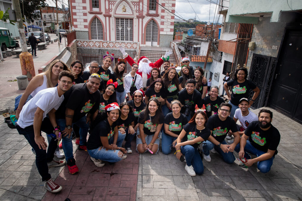 Más de 400 niños de la popular barriada caraqueña y de otras partes de la capital 