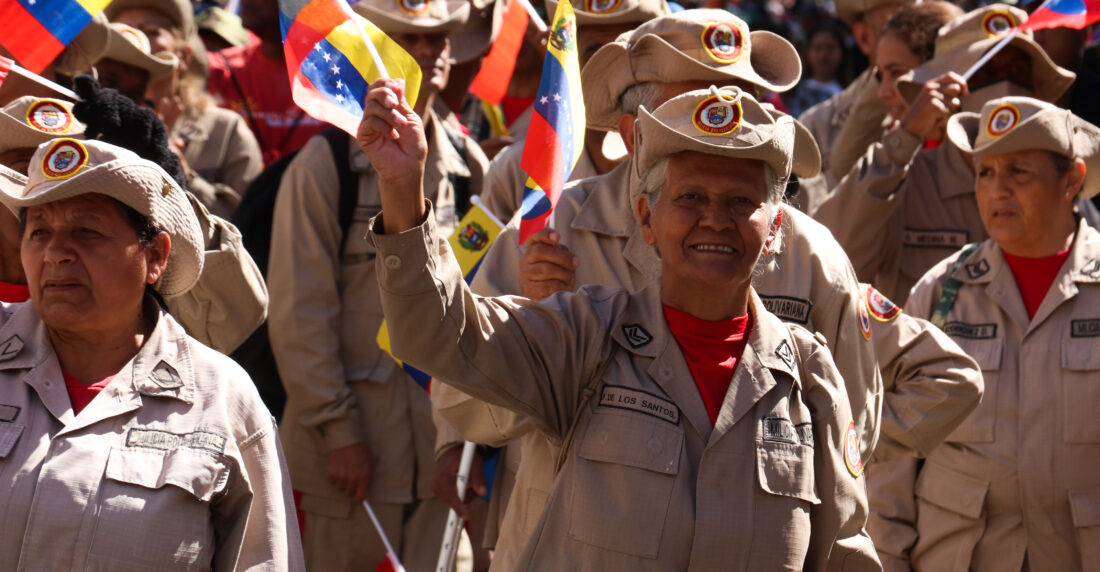 Milicianos enviados a frustrar concentración de María Corina Machado este 23 de enero de 2024. Foto: Daniel Hérnandez/El Estímulo