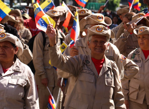 Milicianos enviados a frustrar concentración de María Corina Machado este 23 de enero de 2024. Foto: Daniel Hérnandez/El Estímulo