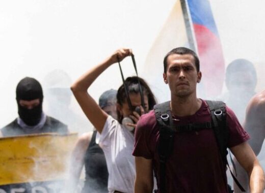 Christian McGaffney en Simón