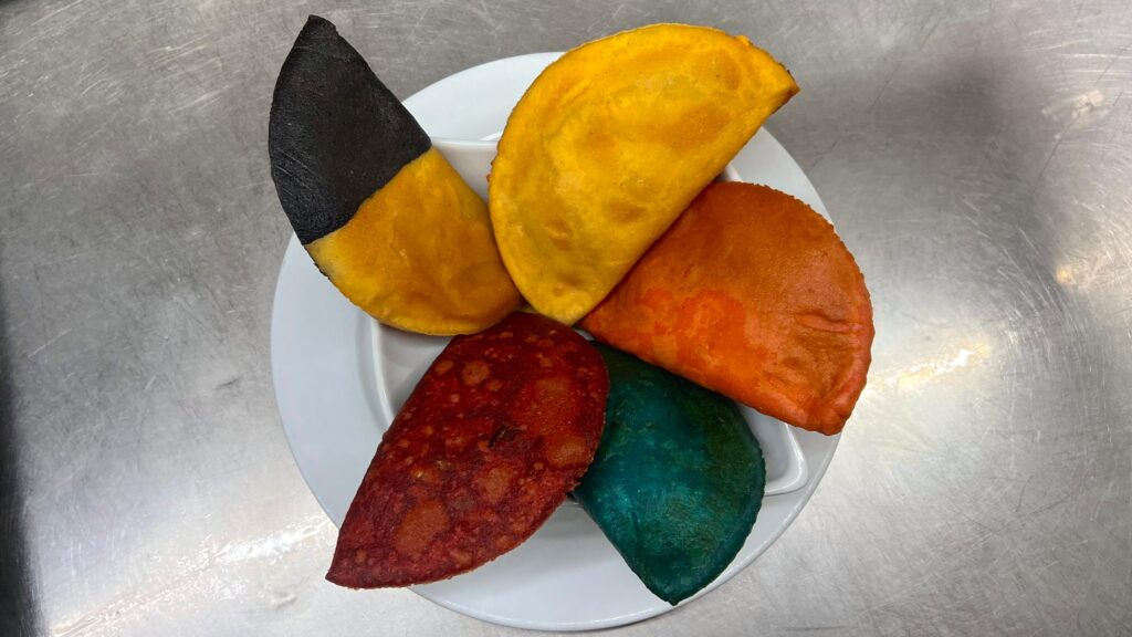Somos Teeb empanadas de colores