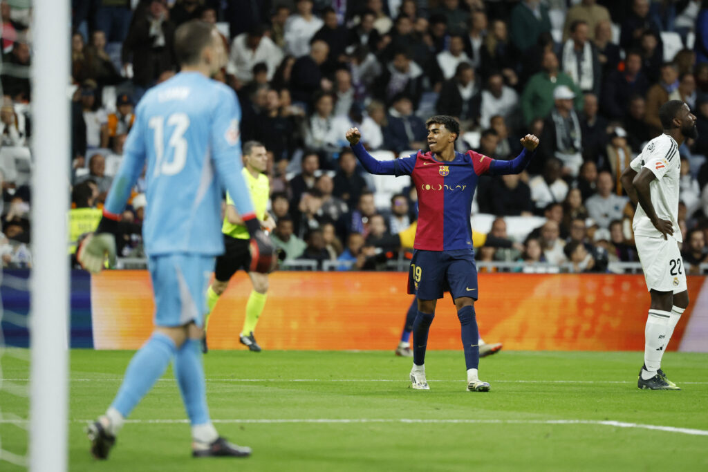 Barcelona humilla al Real Madrid y se escapa en el liderato de la Liga
