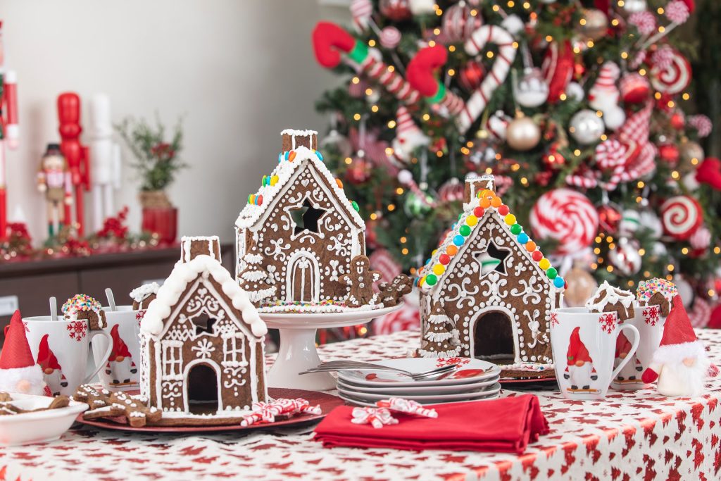 Las icónicas casitas de jengibre de El Dulce colorean la navidad
