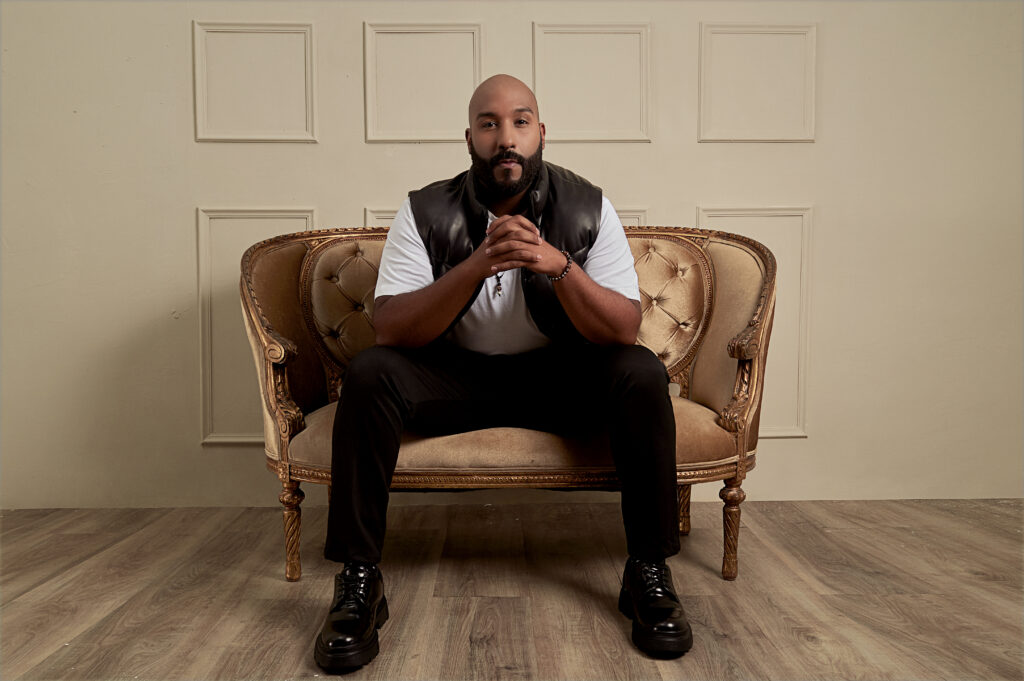 El cantante Lester Frías relanza su carrera con un concierto en Caracas