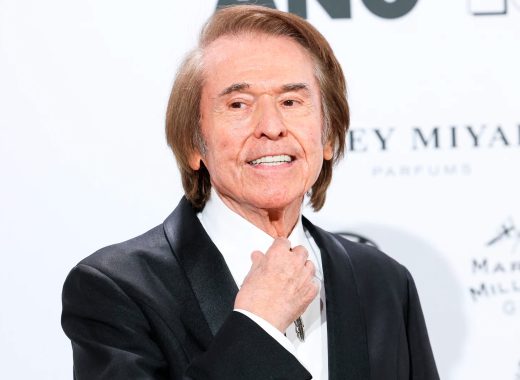Raphael El cantante Raphael sufre un fallo cardíaco en medio de una entrevista