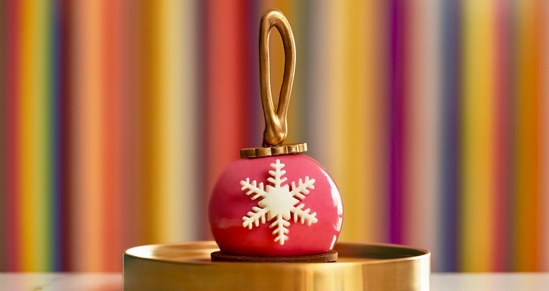 Para el pastry chef venezolano Ángel Betancourt, la Navidad significa delicadeza y creatividad. Es lo que transmite en sus dulces esculturas con motivos temáticos, que encierran varios sabores y texturas dentro de ellas.