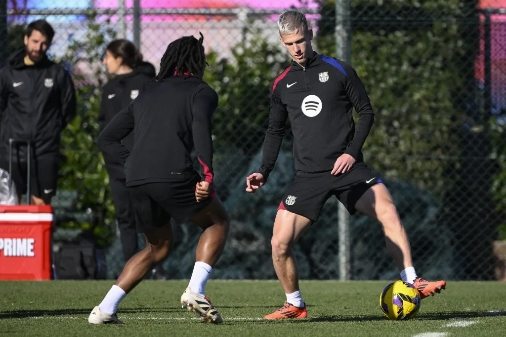 RFEF y LaLiga niegan la licencia a Dani Olmo, cuyo futuro en el Barça ...