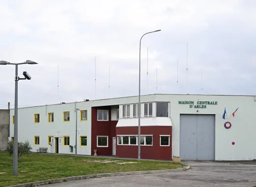 Preso en Francia toma rehenes