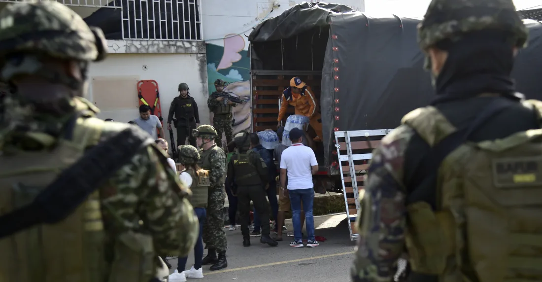 Colombianos llegan a Venezuela por guerra en la frontera