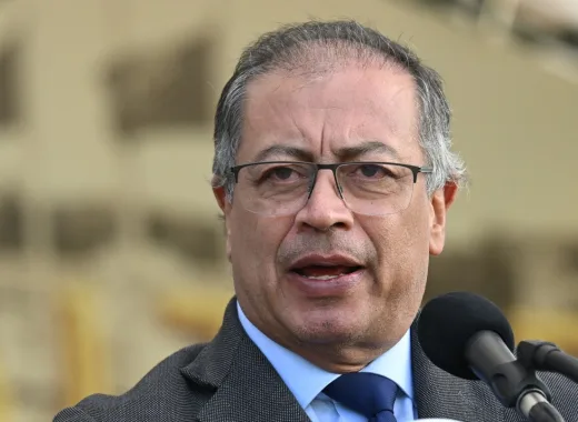 Petro se autodefine como "quizás el último" de los últimos coroneles "Aurelianos Buendía". Foto Raúl Arboleda / AFP