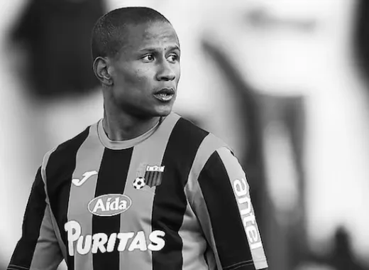 Hallan muerto al futbolista uruguayo Mathías Acuña dentro de un armario en Ecuador