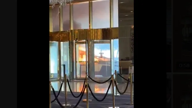 Estalla un Tesla Cybertruck en el valet parking de la Torre Trump en Las Vegas