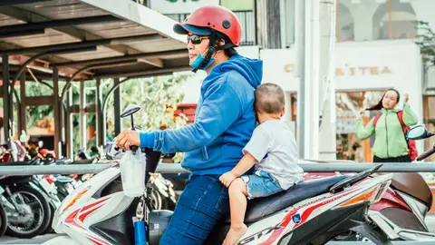 Gobernador de La Guaira prohíbe a niños en moto en ese estado
