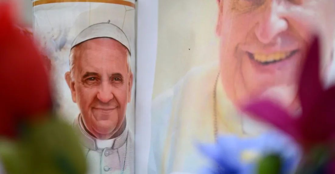 Lunes 24: el papa Francisco sigue crítico aunque no ha sufrido más crisis
