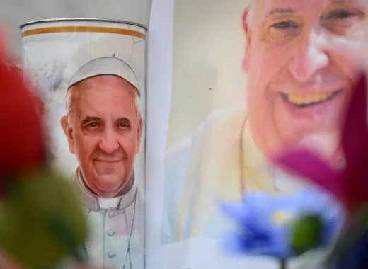 Lunes 24: el papa Francisco sigue crítico aunque no ha sufrido más crisis