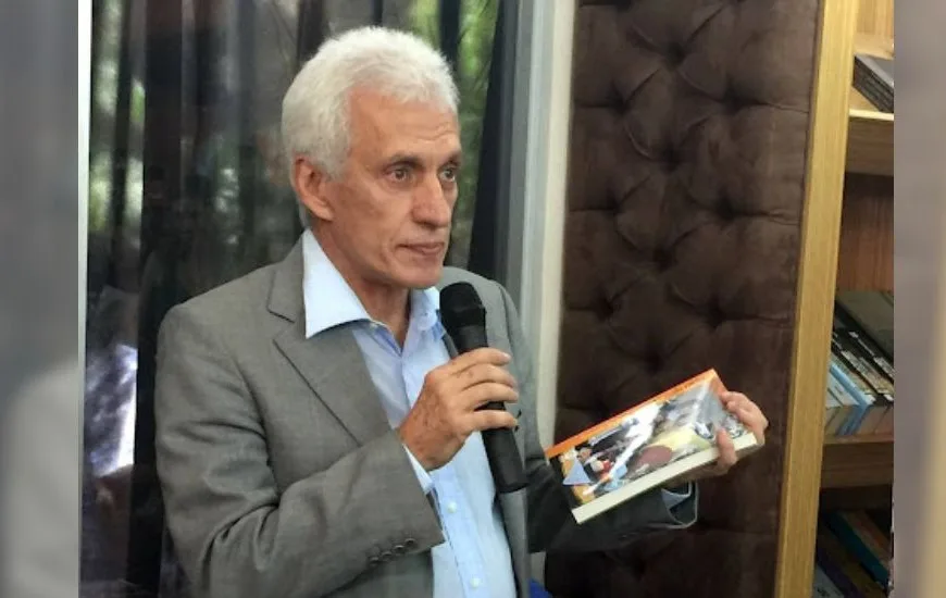 Fernando Martínez Mottola, figura del sector económico y político de la sociedad venezolana, murió hoy miércoles 26 de febrero como consecuencia de dos accidentes cerebrovasculares hemorrágicos.